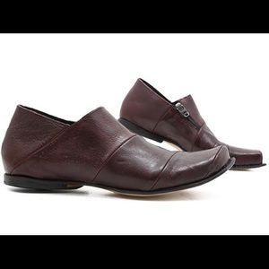 Cydwoq Vesta in Burgundy